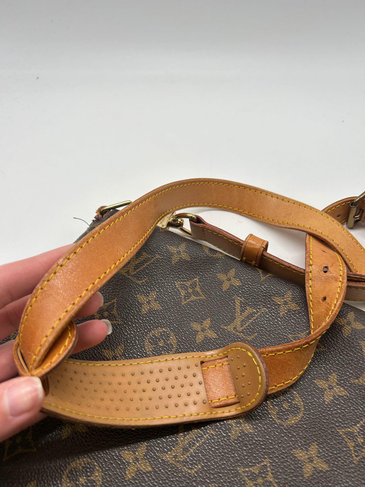 Handbag Luxury Designer By Louis Vuitton, Size: Large