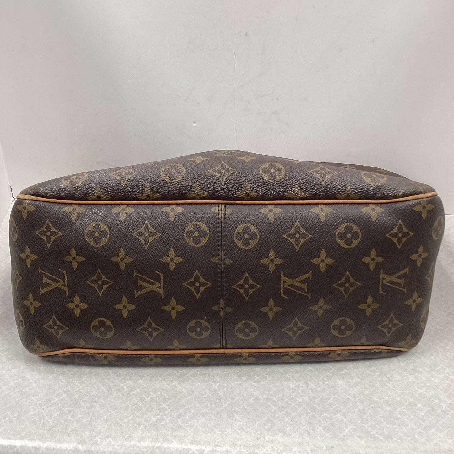 Handbag Luxury Designer By Louis Vuitton, Size: Large