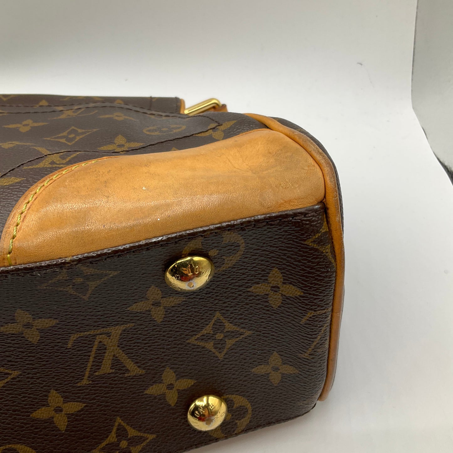 Handbag Luxury Designer By Louis Vuitton, Size: Medium