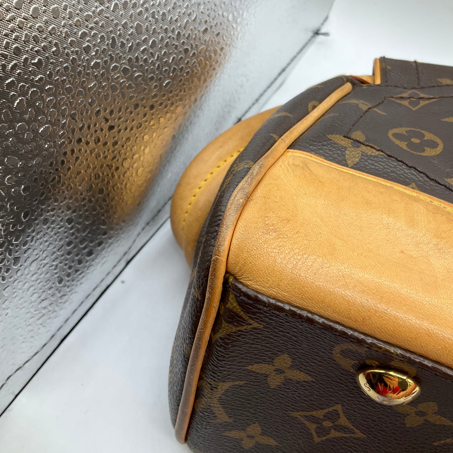 Handbag Luxury Designer By Louis Vuitton, Size: Medium