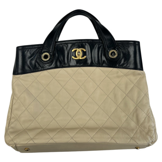 Handbag Luxury Designer By Chanel In Cream, Size:Medium