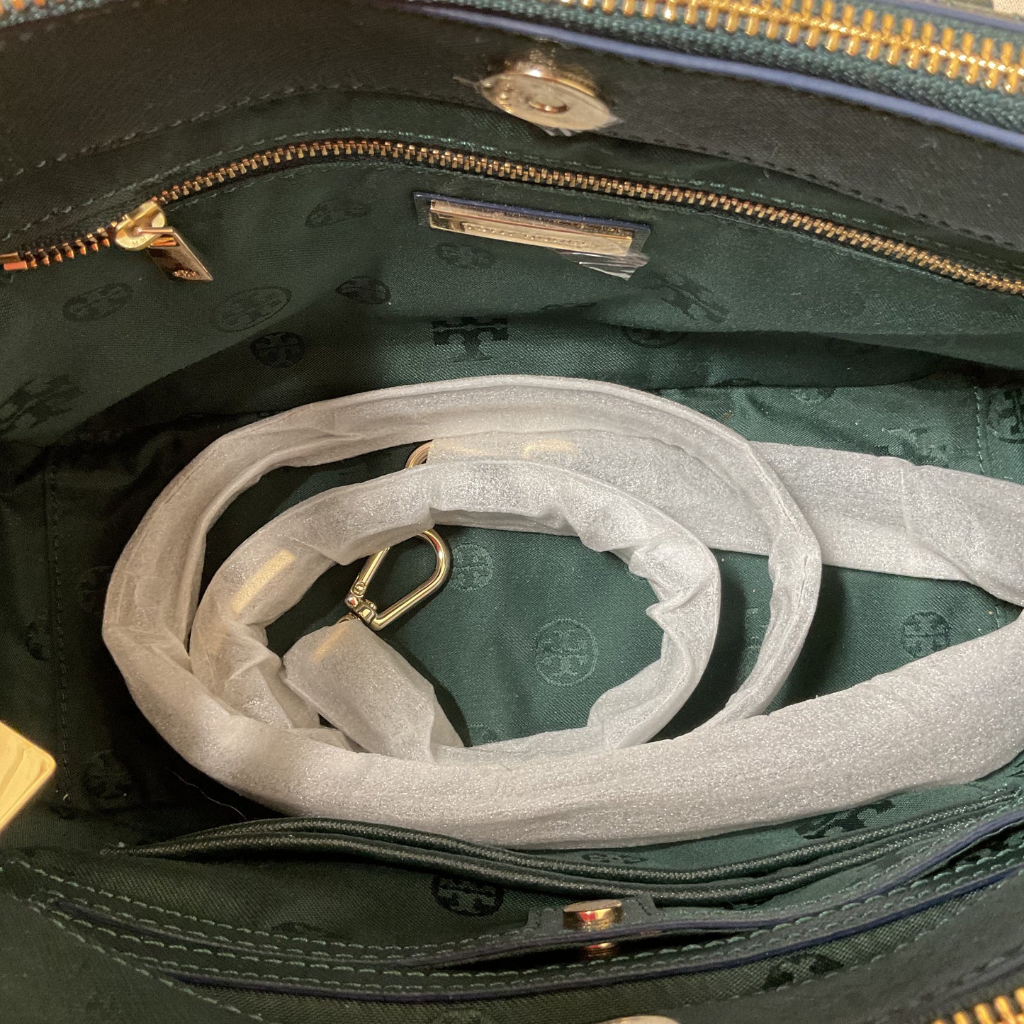 Handbag Designer By Tory Burch In Green, Size:Medium