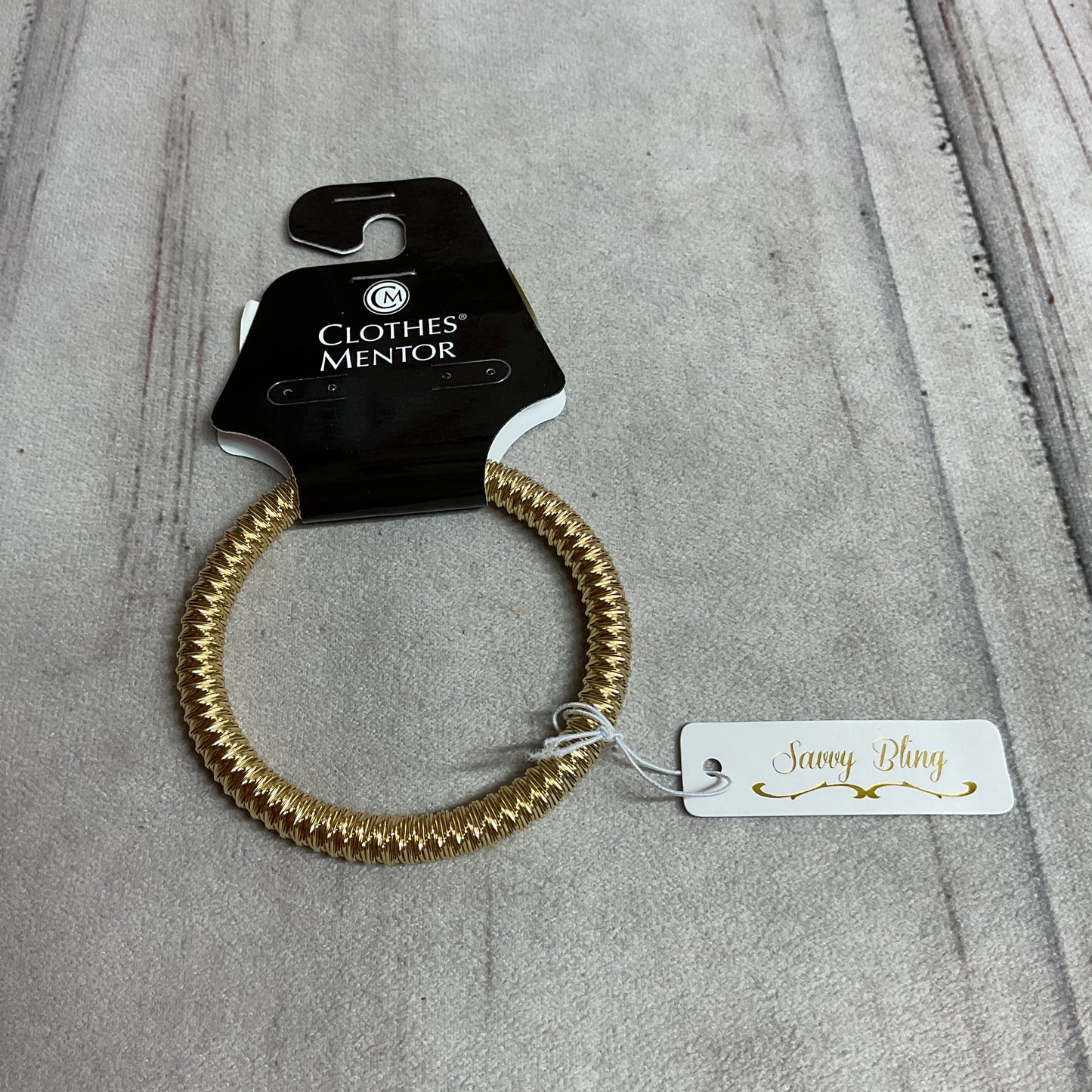 Bracelet Bangle By Clothes Mentor In Gold