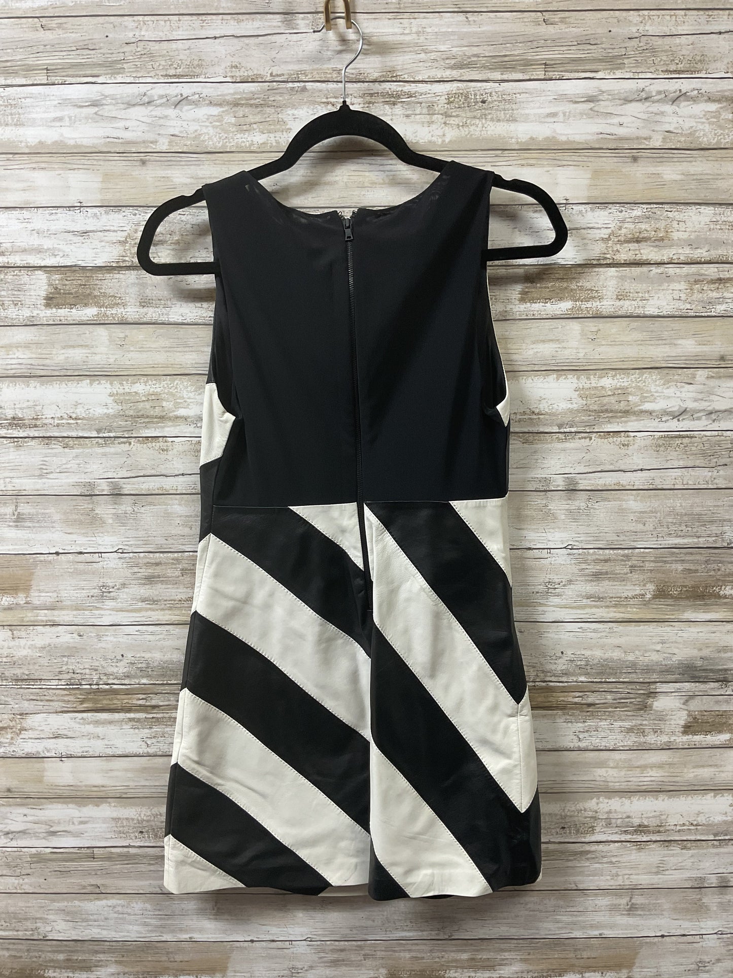 Dress Designer By Alice + Olivia In Black & White, Size:4