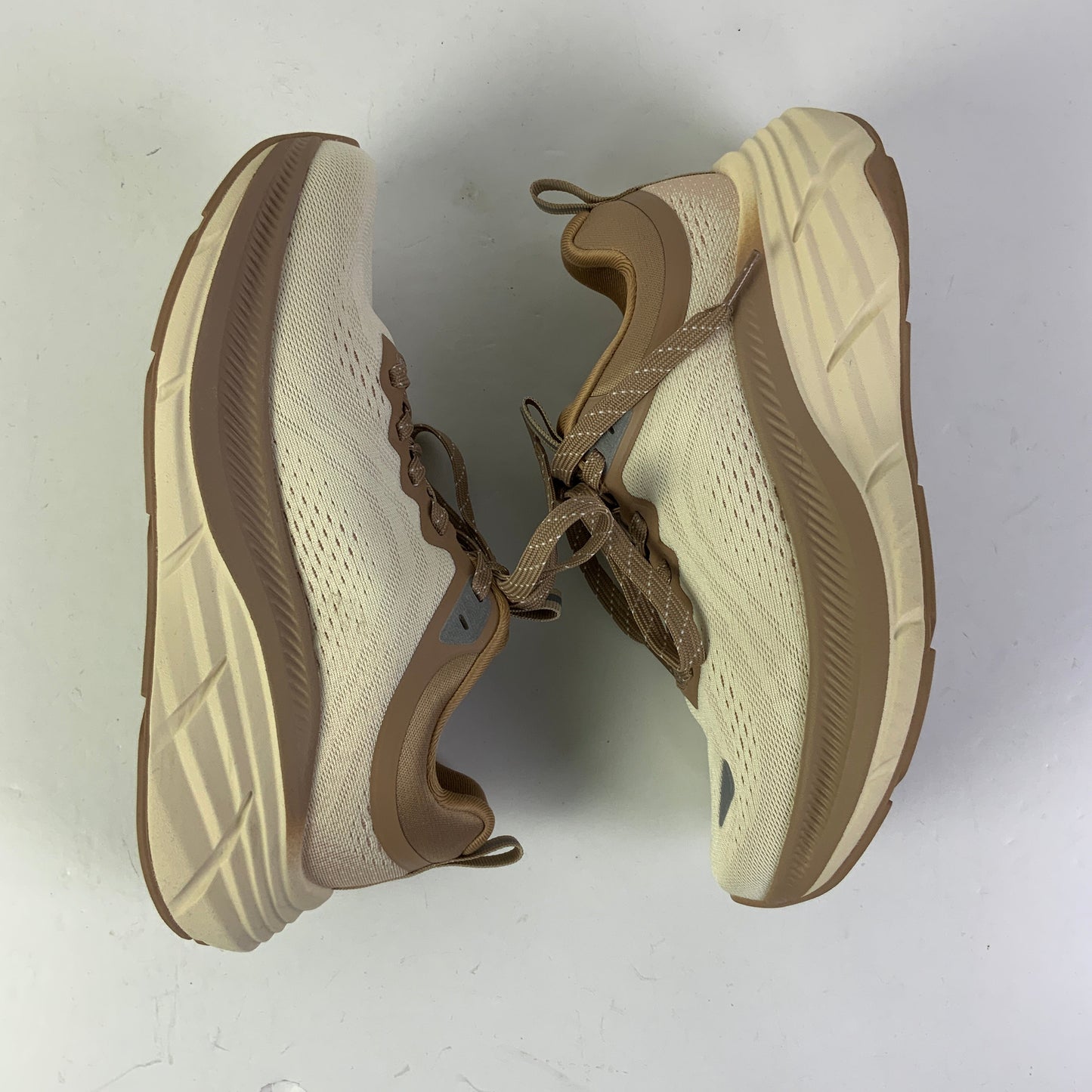 Shoes Athletic By Clothes Mentor In Cream, Size:9