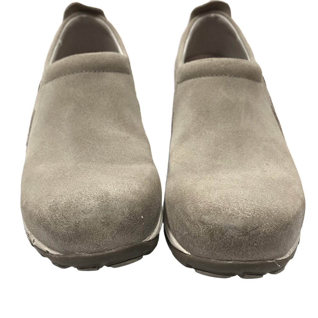 Shoes Sneakers By Dansko Size: 8.5