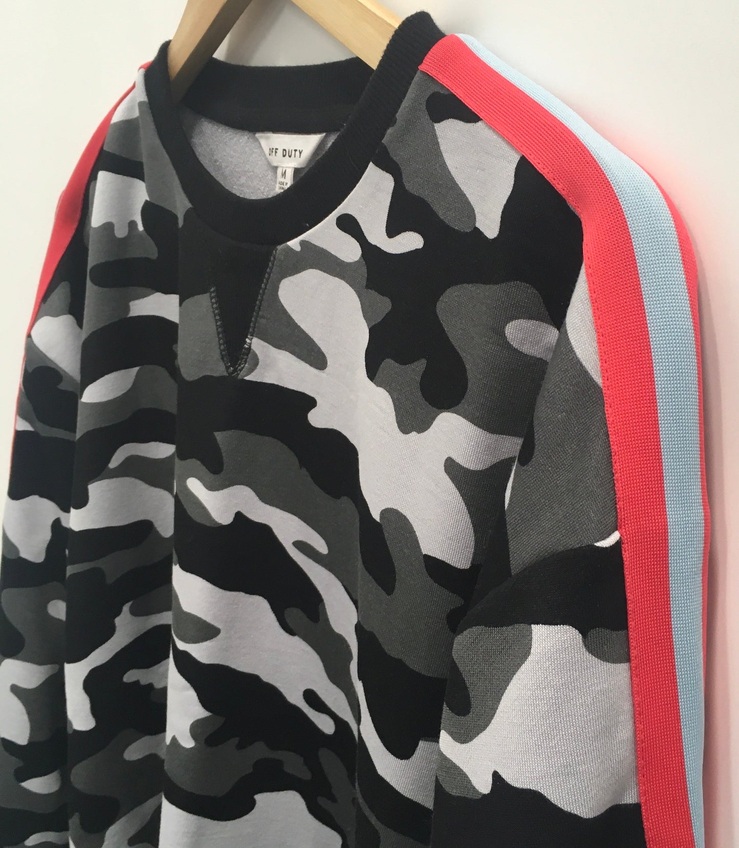 Athletic Sweatshirt Crewneck By Off Duty Size: M