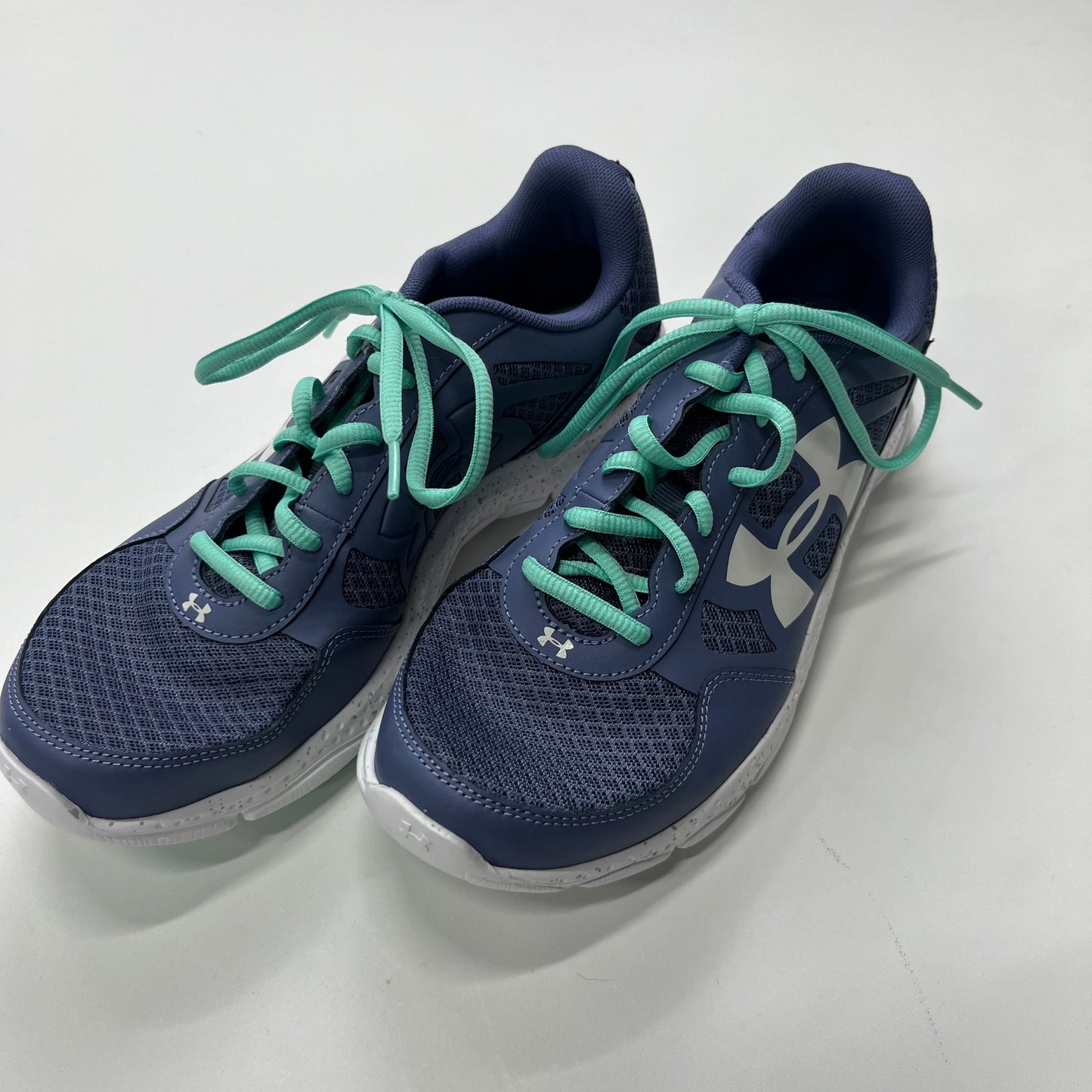 Shoes Athletic By Under Armour Size: 9.5