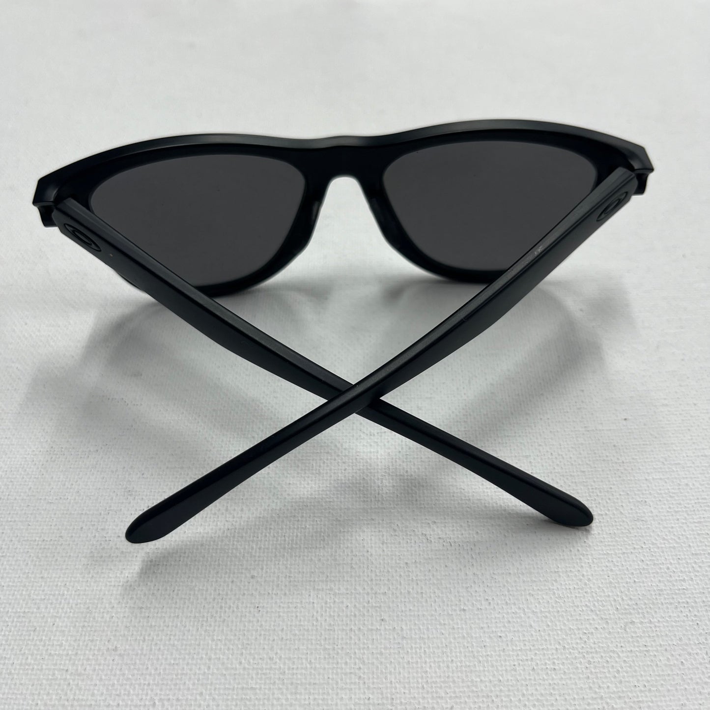 Sunglasses By Oakley Size: 01 Piece