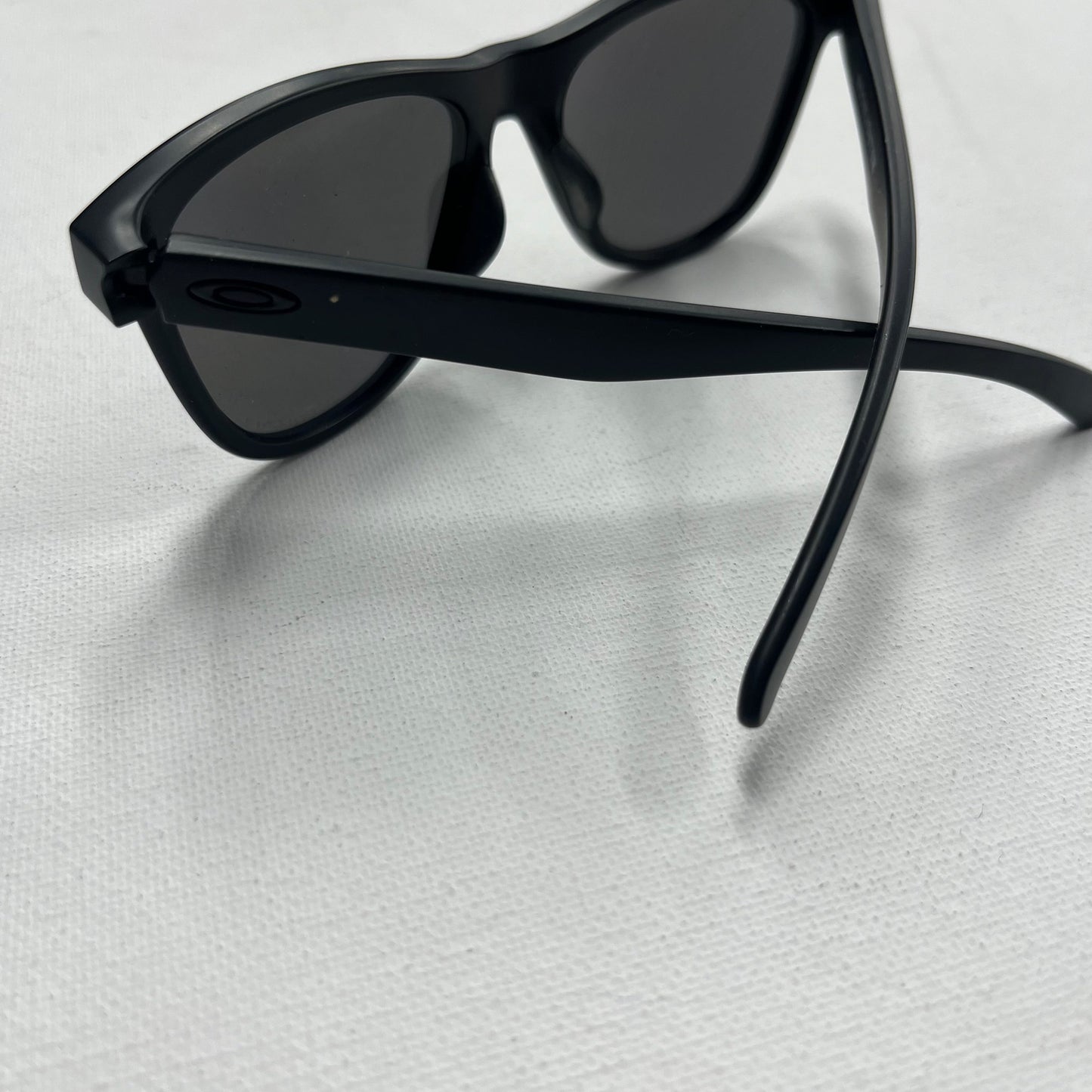 Sunglasses By Oakley Size: 01 Piece