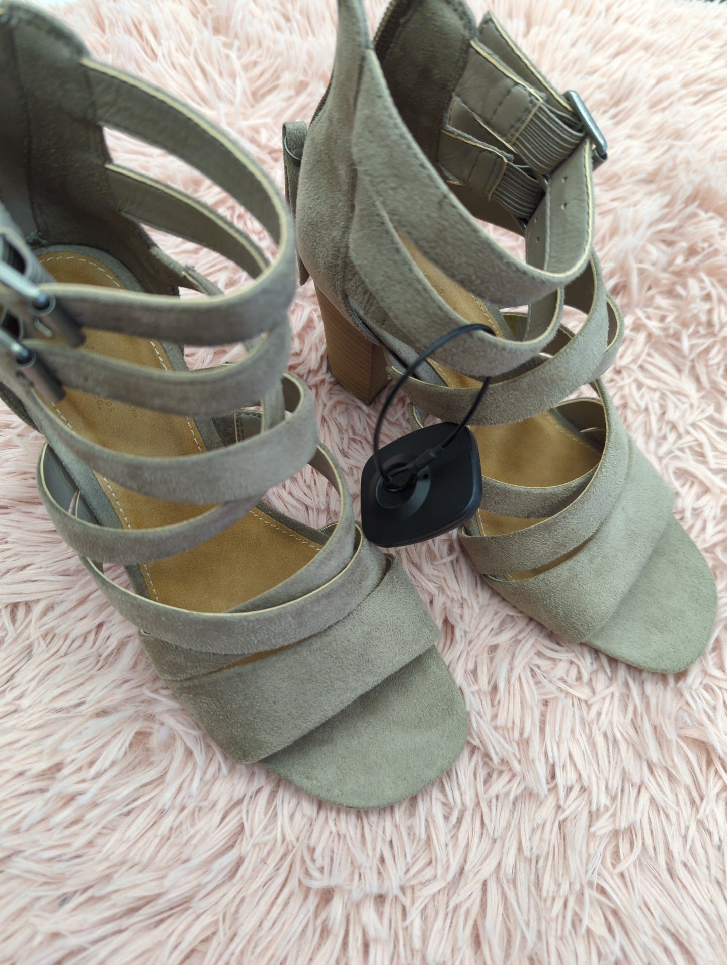 Shoes Heels Block By Universal Thread Size: 6.5