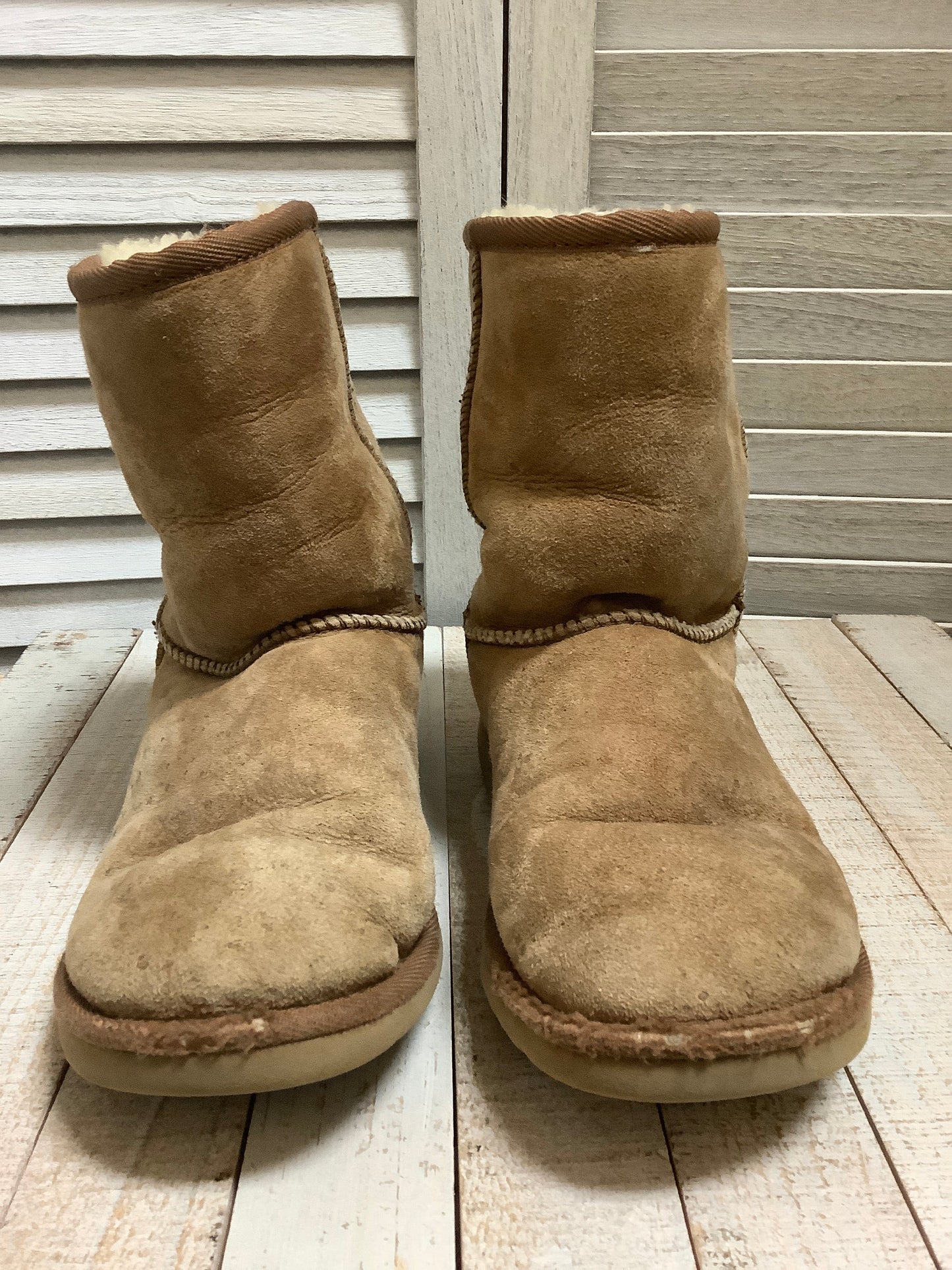 Boots Ankle Flats By Ugg Size: 5