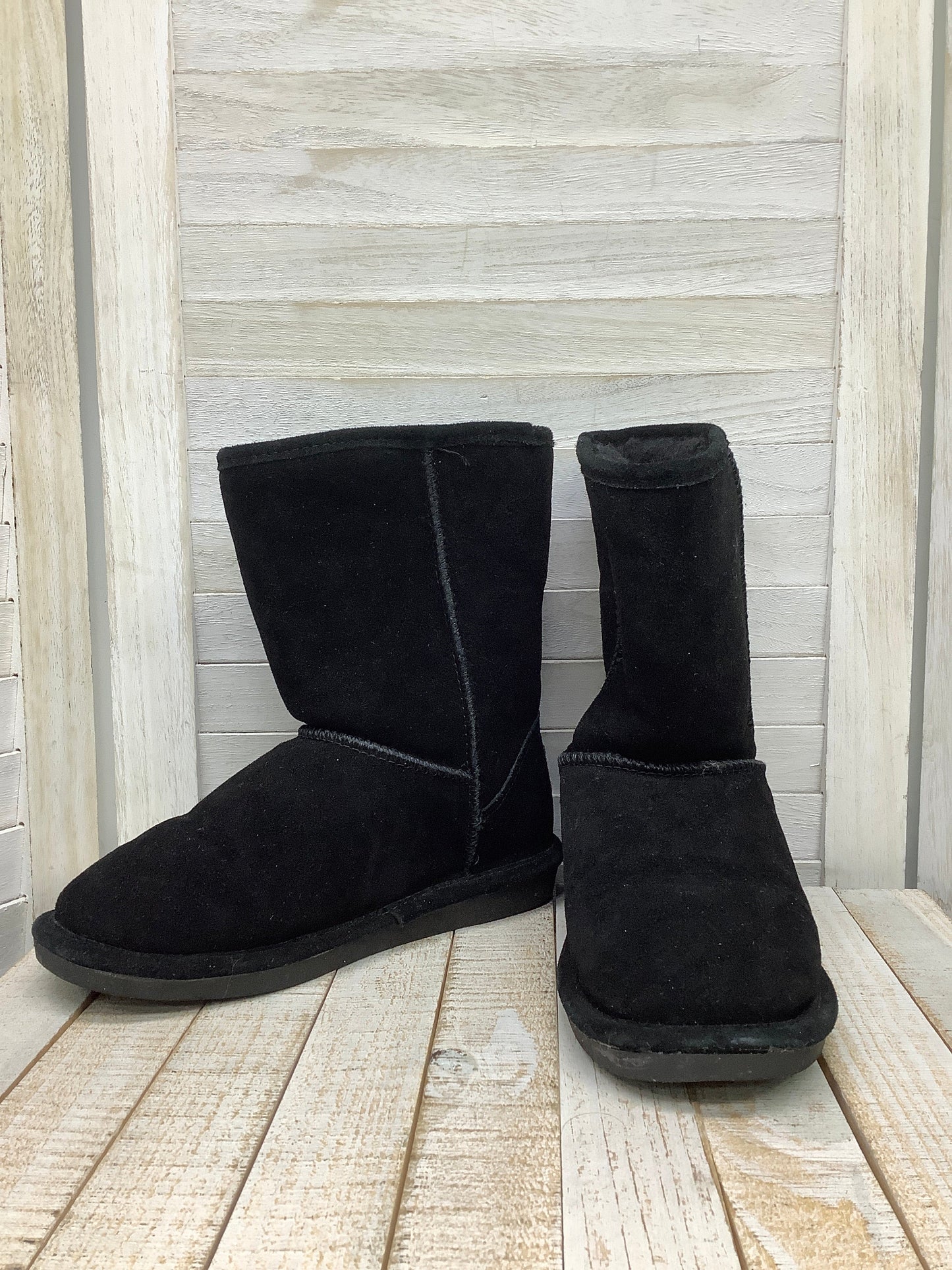 Boots Ankle Flats By Bearpaw Size: 8