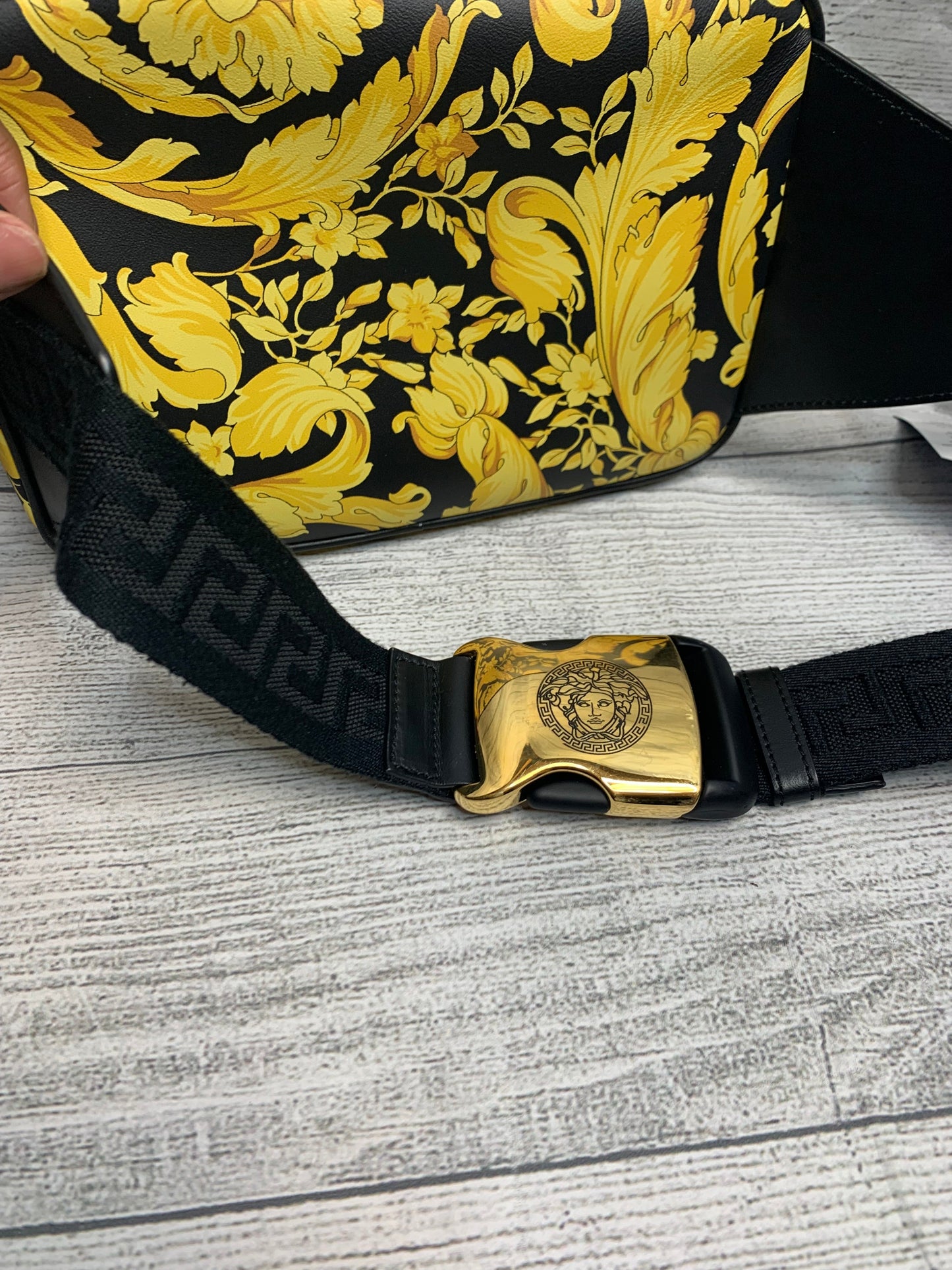 Crossbody By Versace Size: Medium