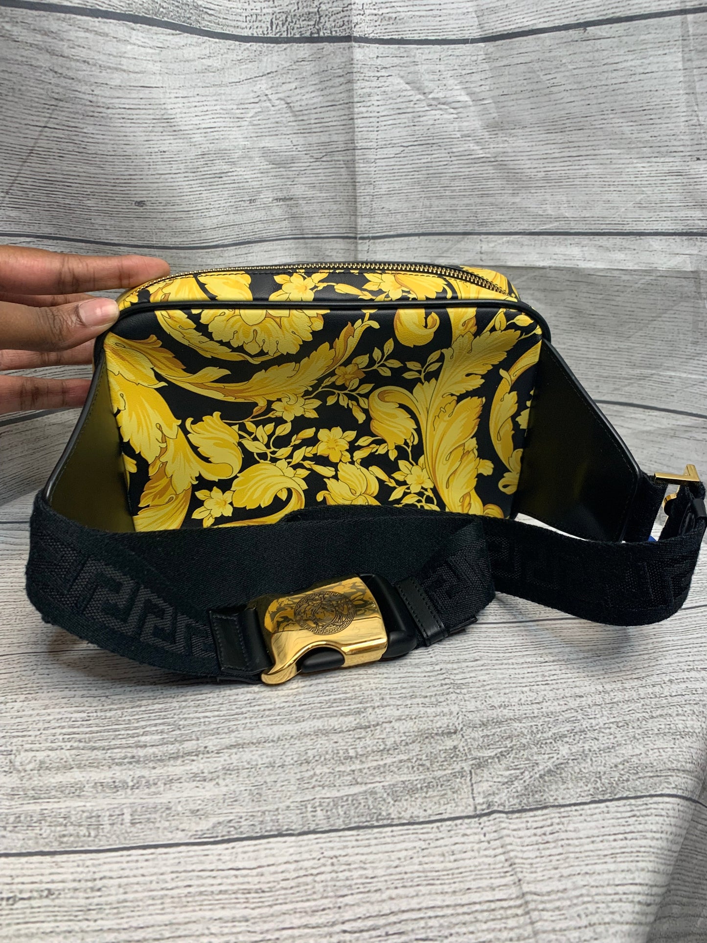 Crossbody By Versace Size: Medium
