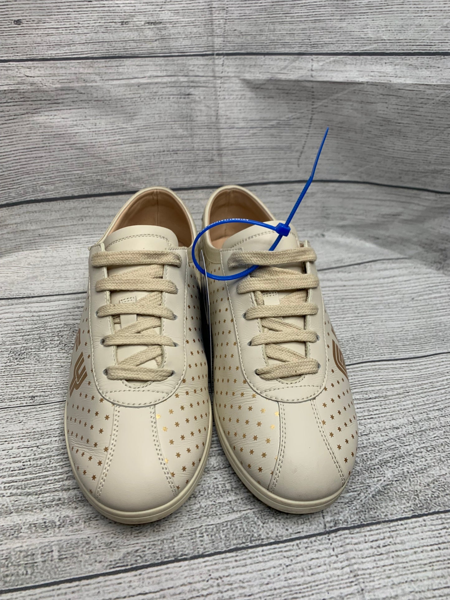 Shoes Designer By Gucci Size: 7.5