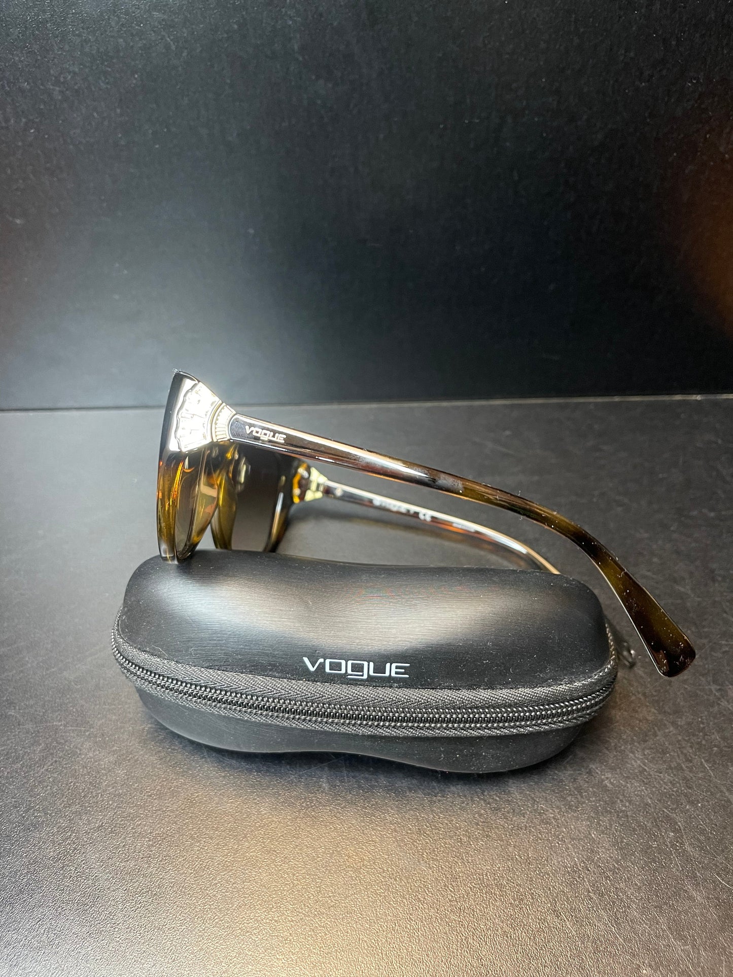 Sunglasses By Clothes Mentor Size: 01 Piece