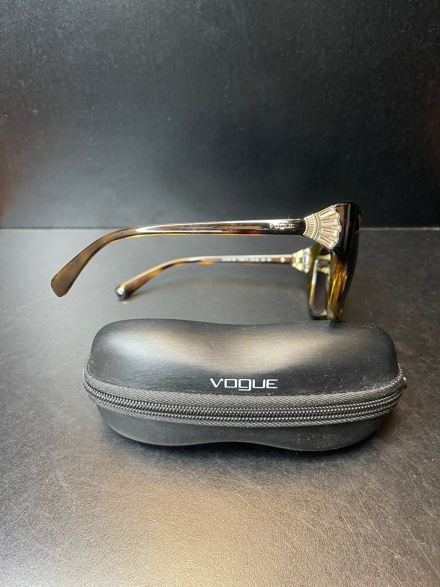 Sunglasses By Clothes Mentor Size: 01 Piece
