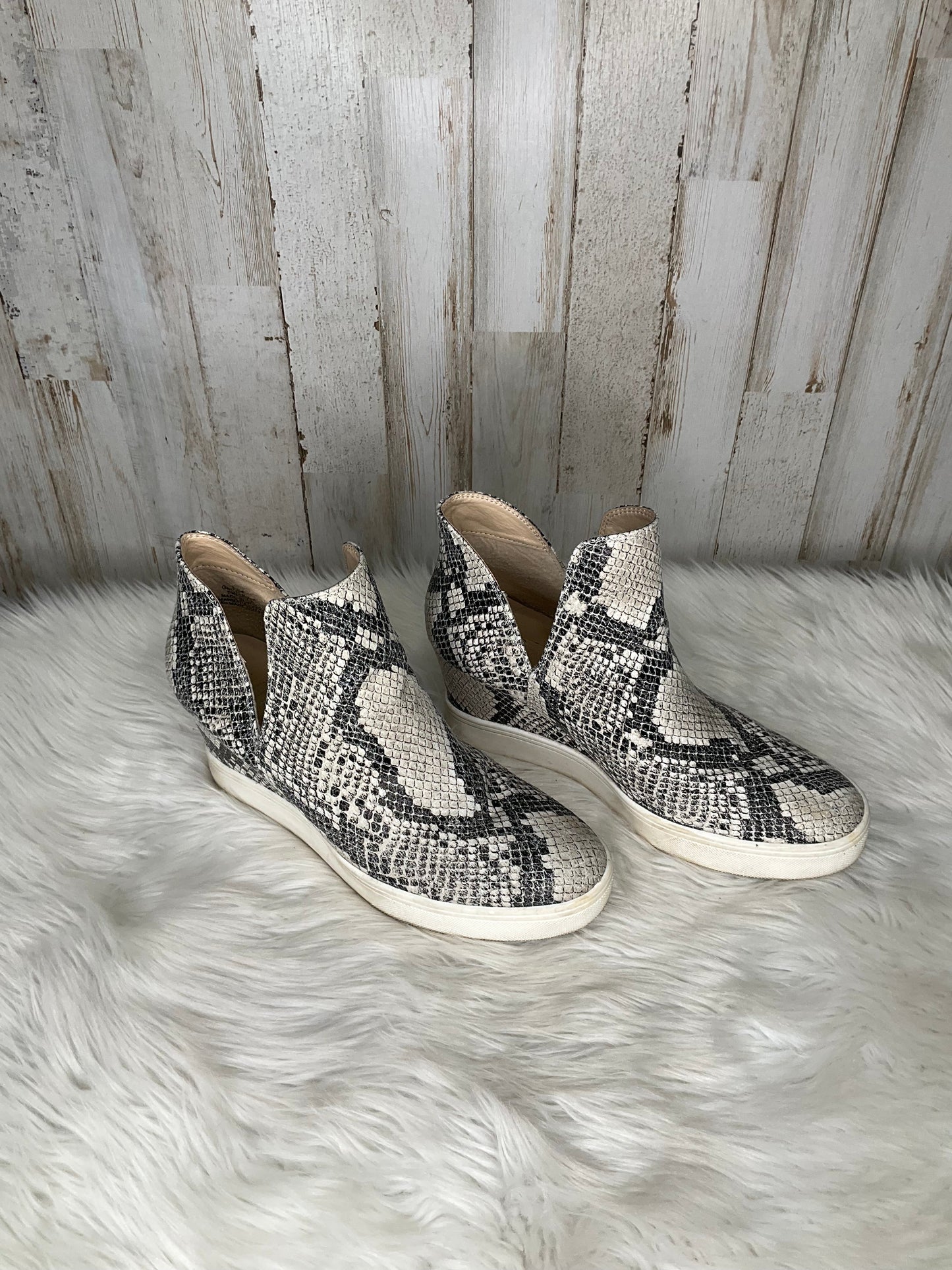 Shoes Heels Wedge By Altard State Size: 6.5