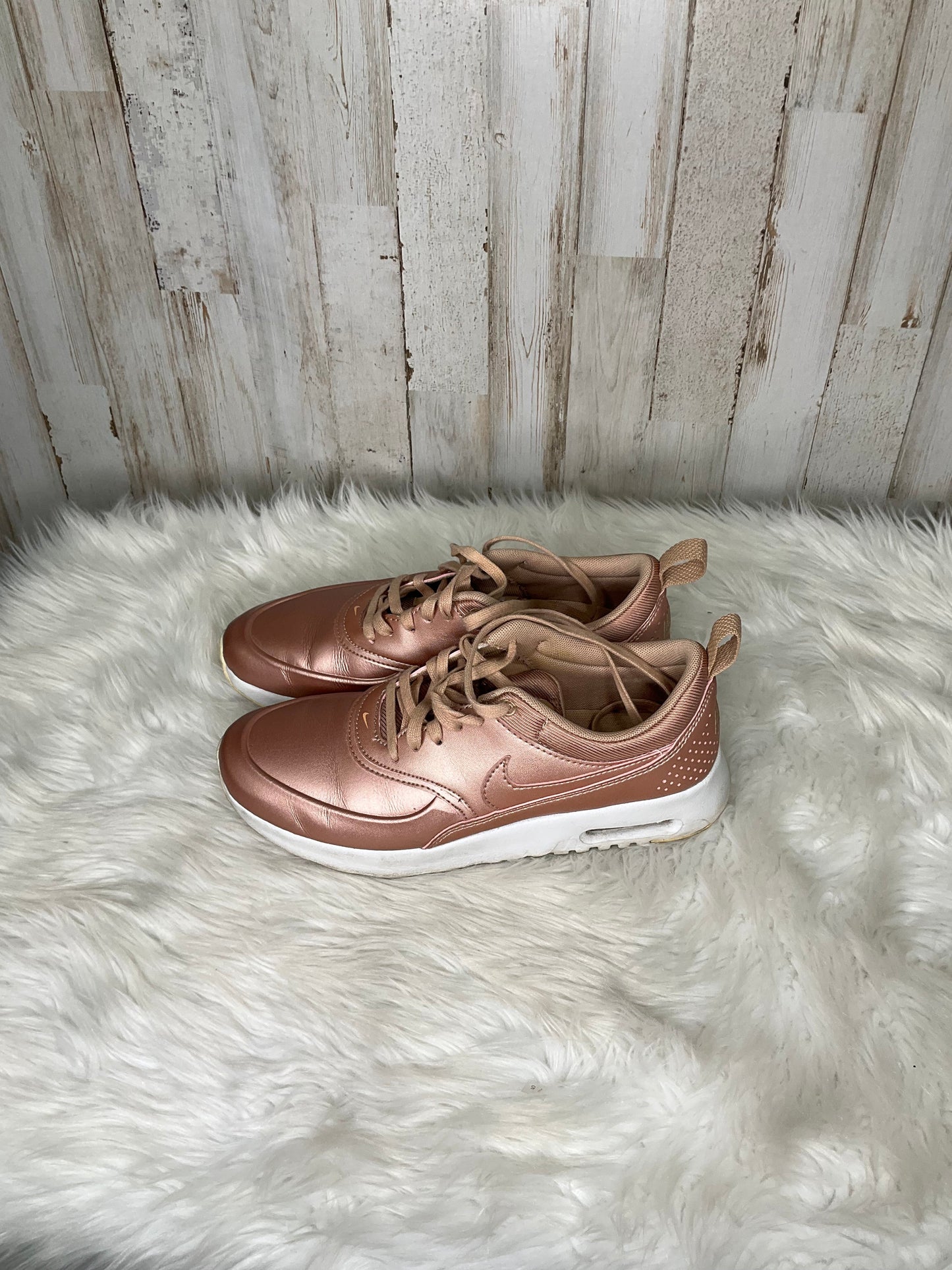 Shoes Athletic By Nike Size: 7.5