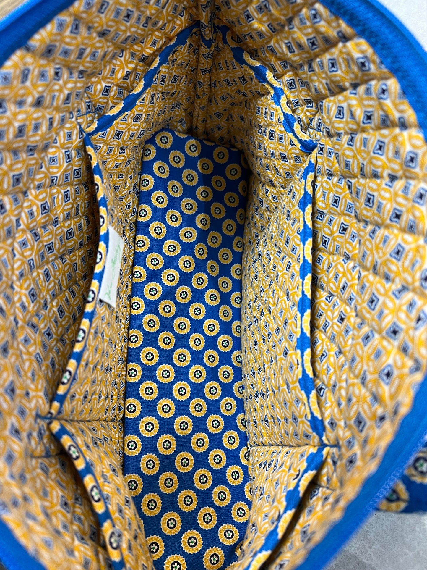 Handbag By Vera Bradley Size: Medium