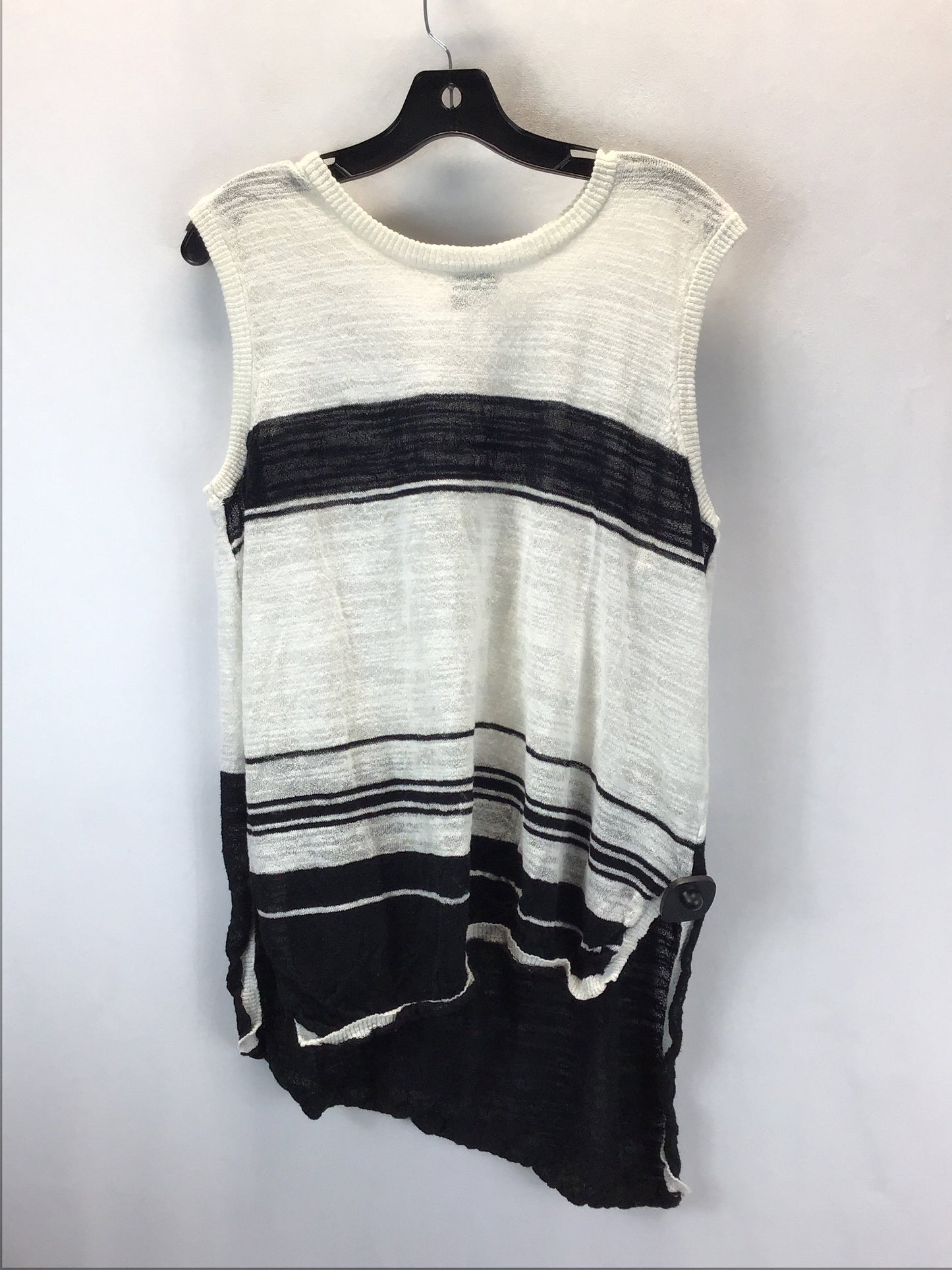 Top Sleeveless By Left Of Center Size: M