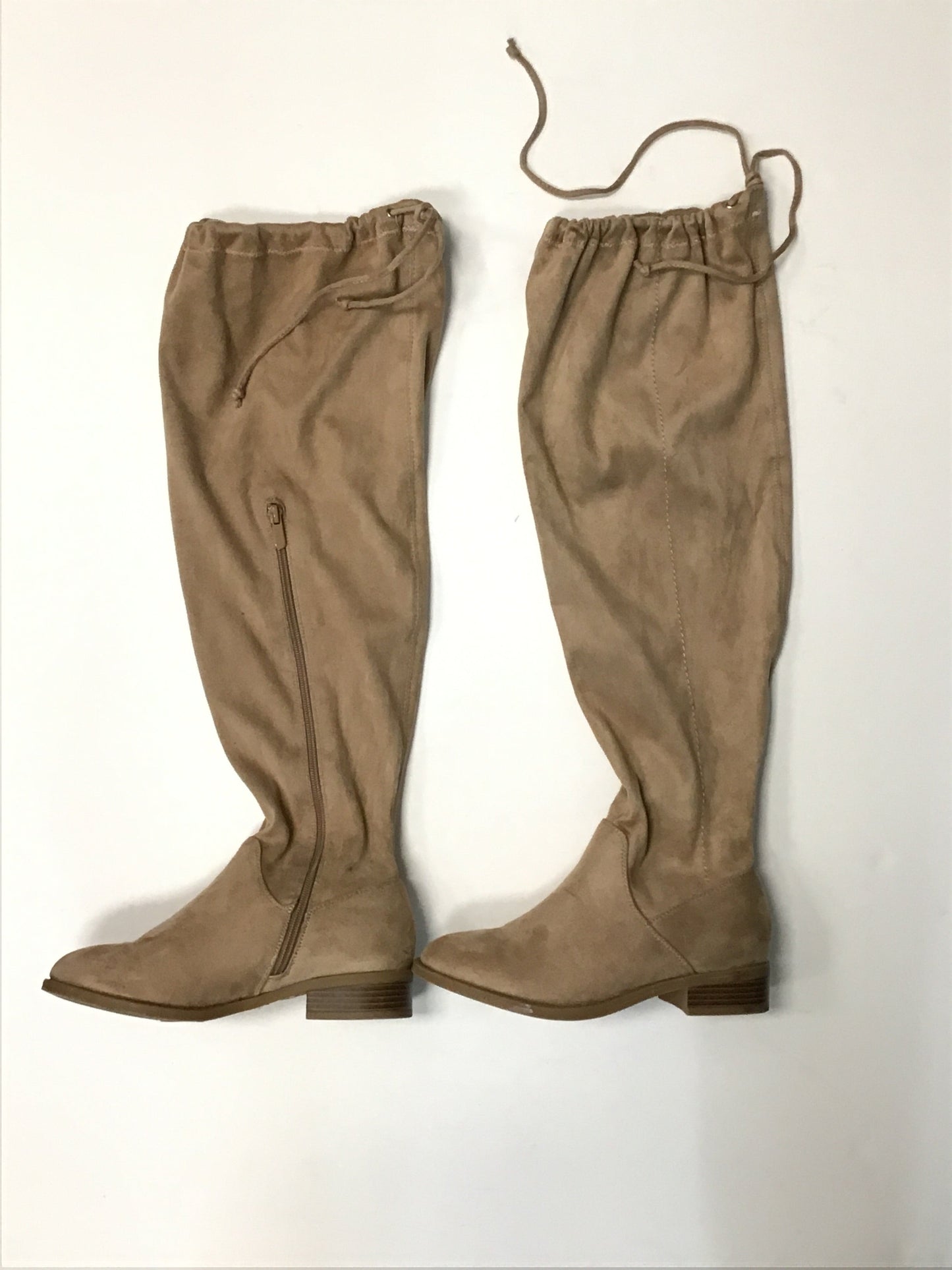 Boots Knee Flats By Torrid Size: 7