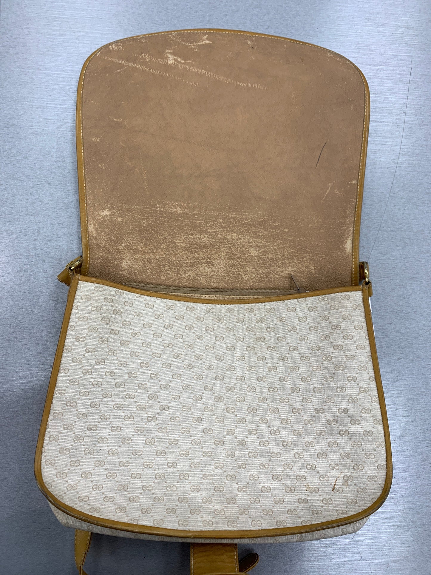 Crossbody Luxury Designer By Gucci, Size: Medium