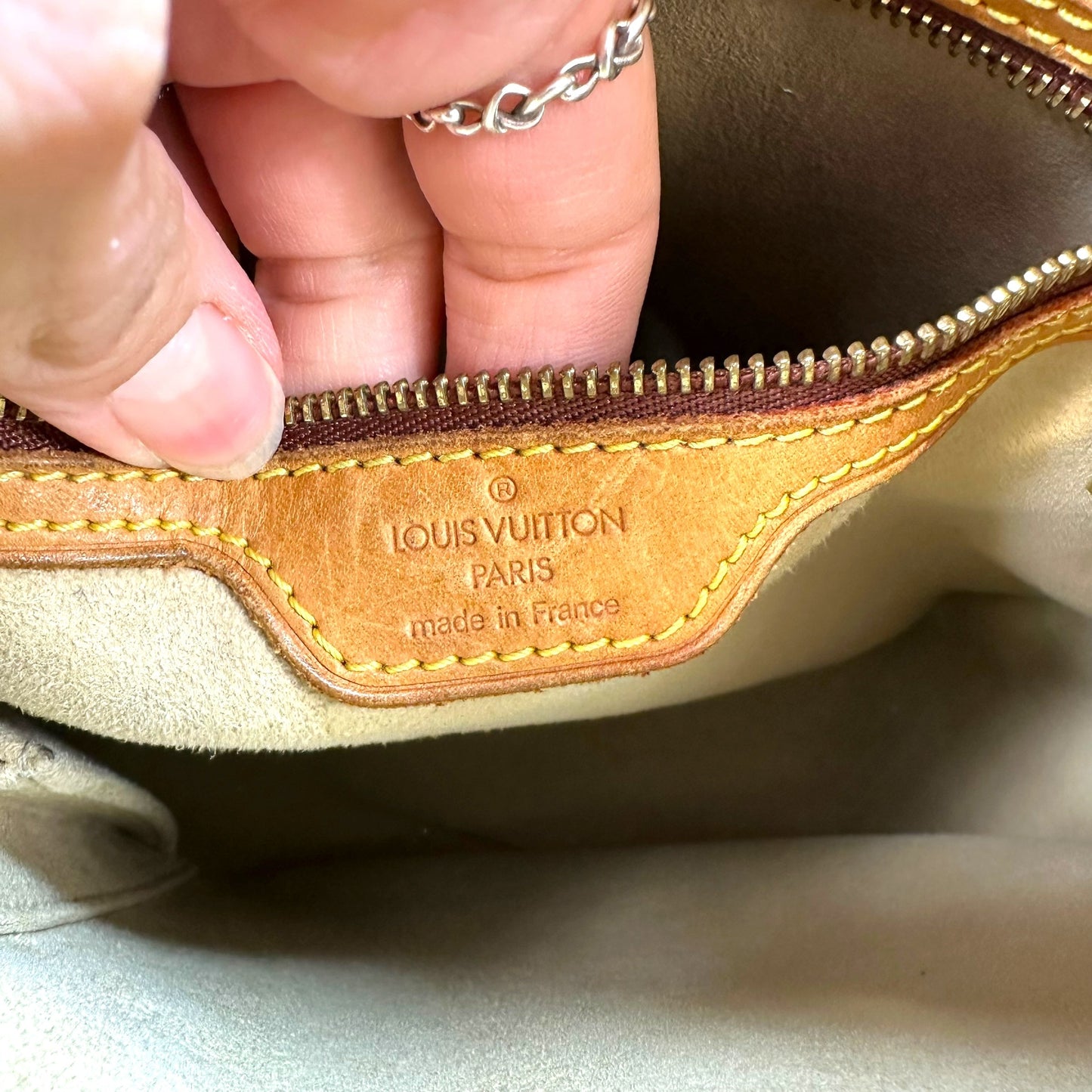 Looping GM Handbag Luxury Designer By Louis Vuitton, Size: Medium