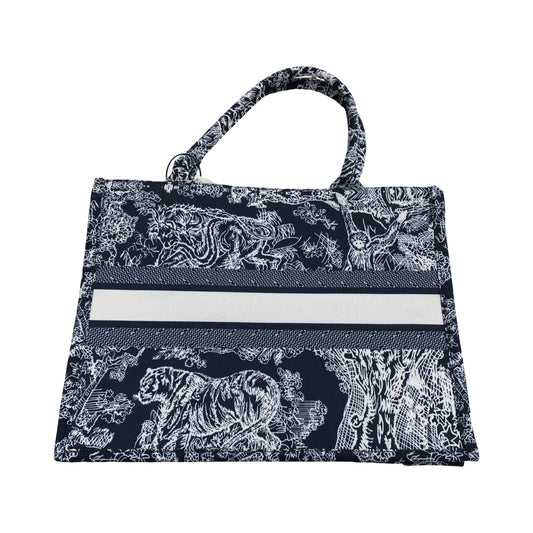 Tote By Clothes Mentor In Blue & White, Size:Large