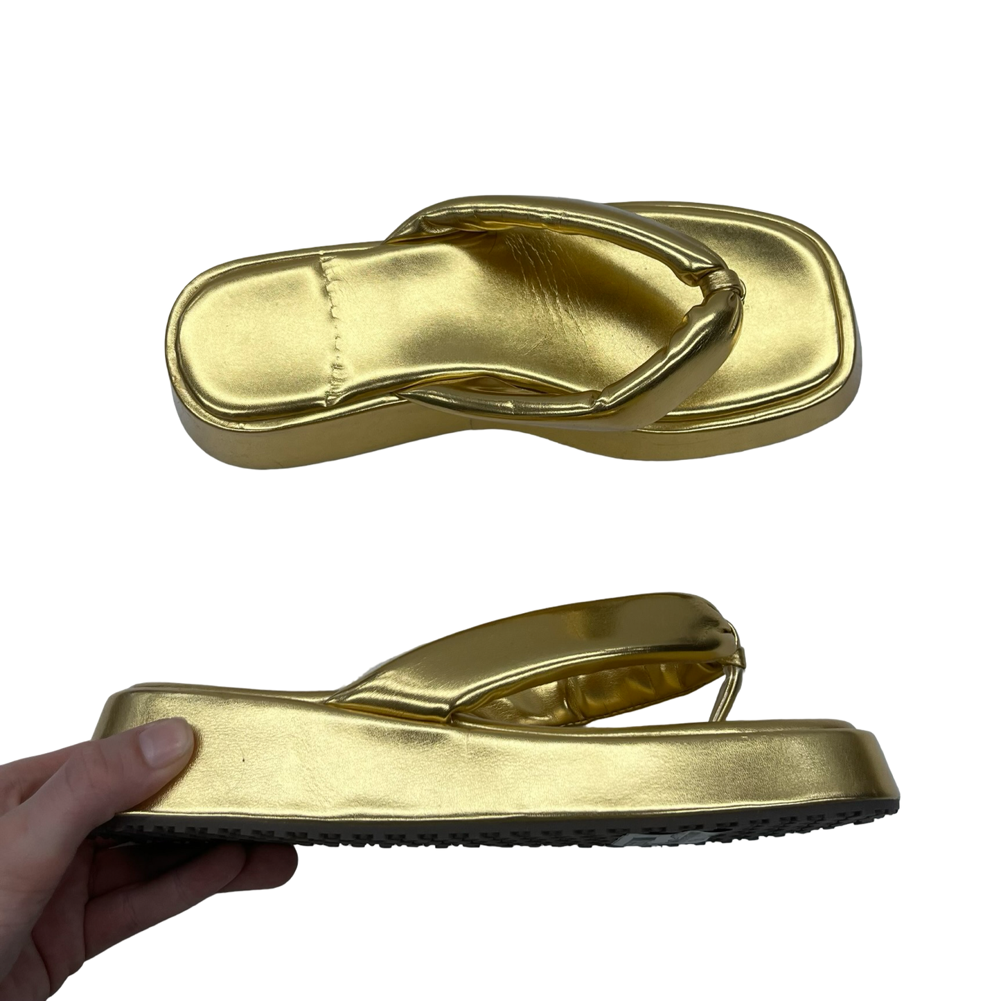 Sandals Flip Flops By Clothes Mentor In Gold, Size:7.5