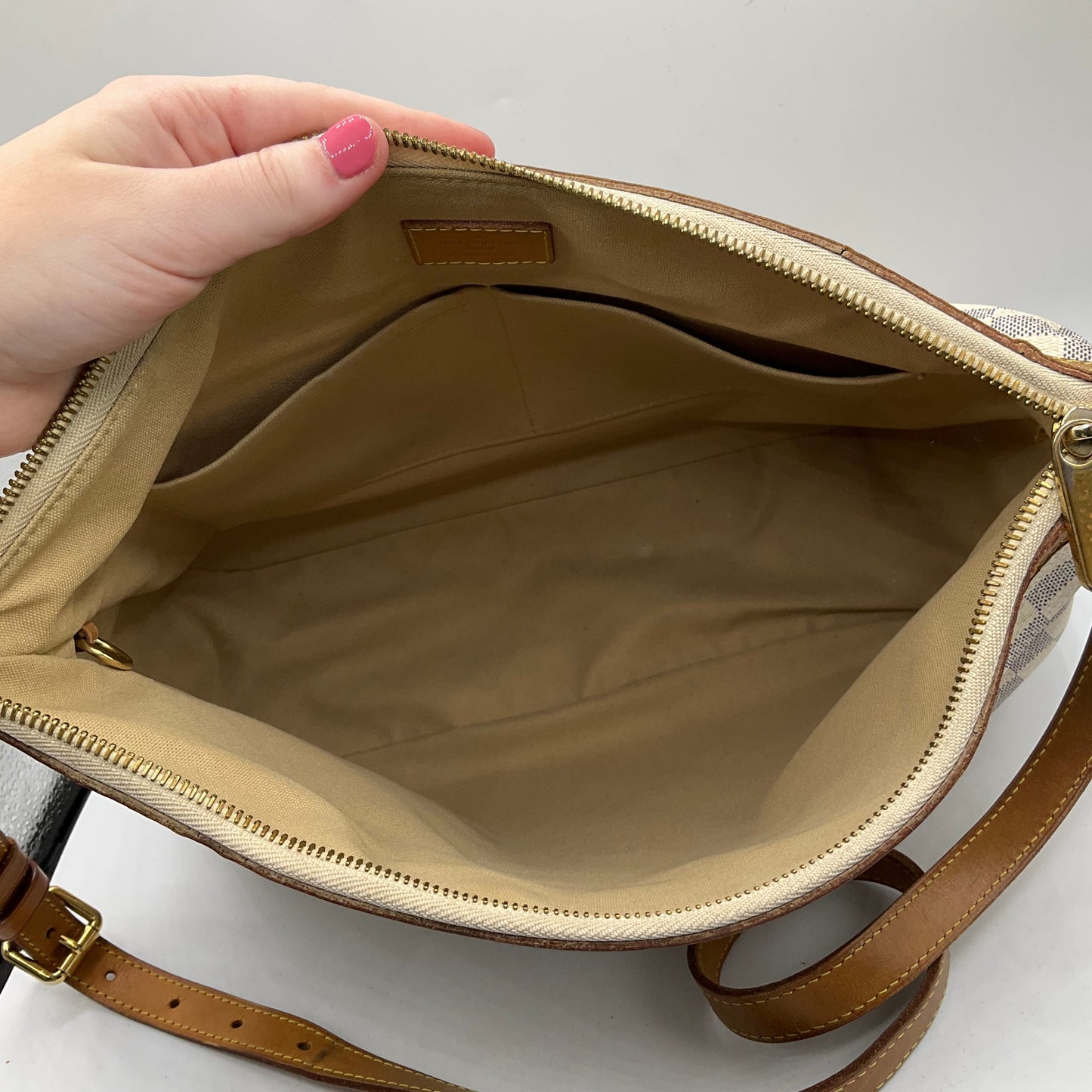 Crossbody Luxury Designer By Louis Vuitton, Size: Large