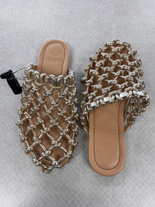 Sandals Flats By Clothes Mentor In Gold, Size:7