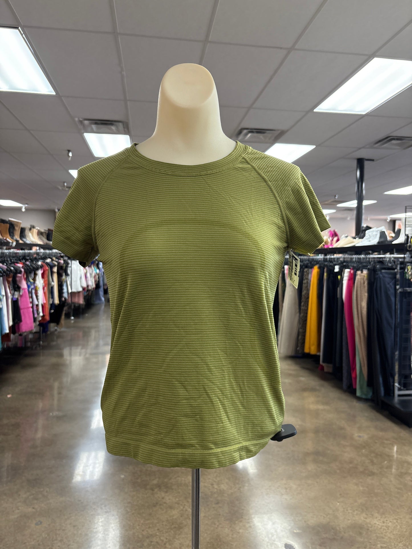 Athletic Top Ss By Lululemon In Green, Size:6