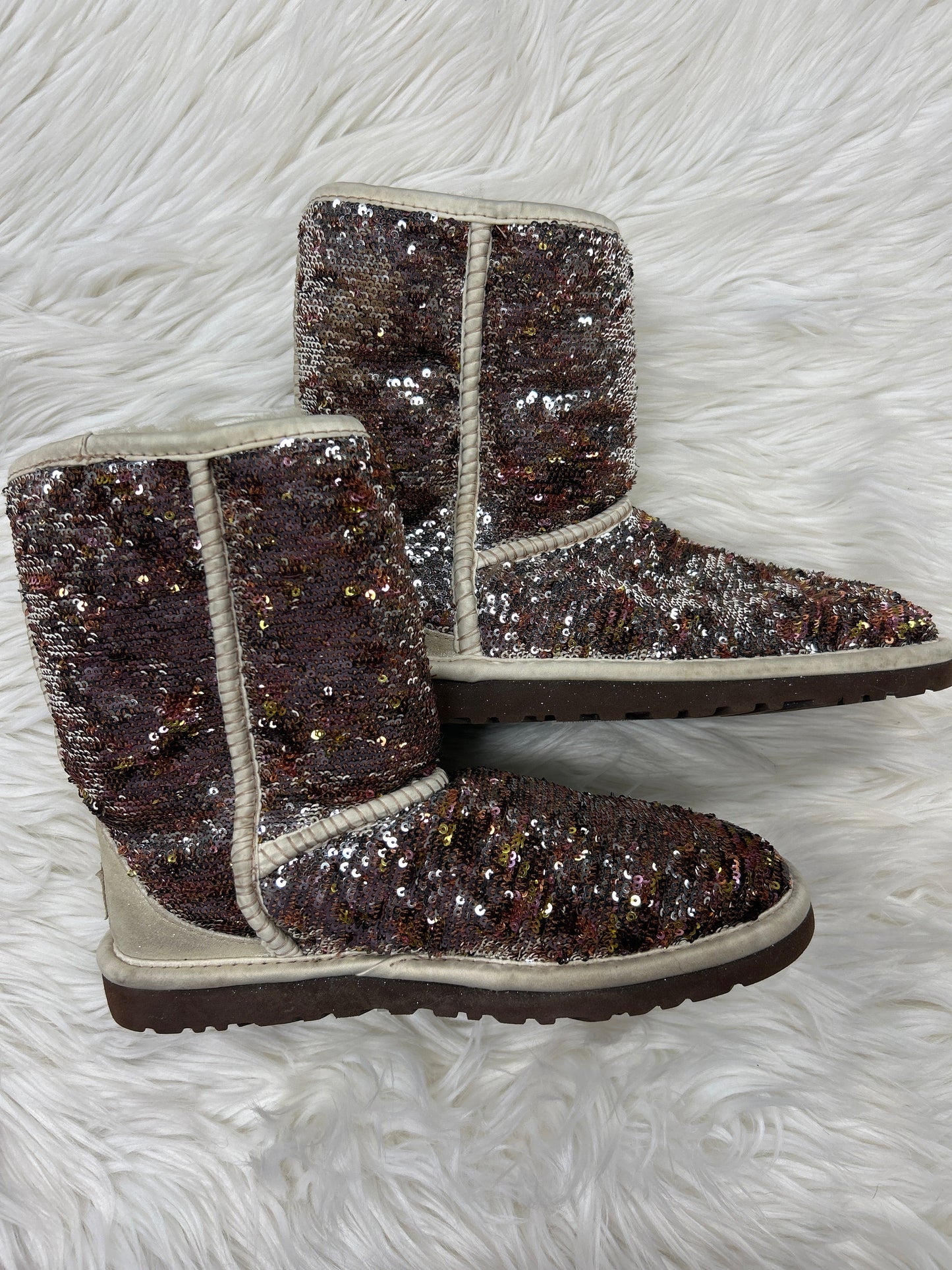 Boots Designer By Ugg In Gold, Size:5