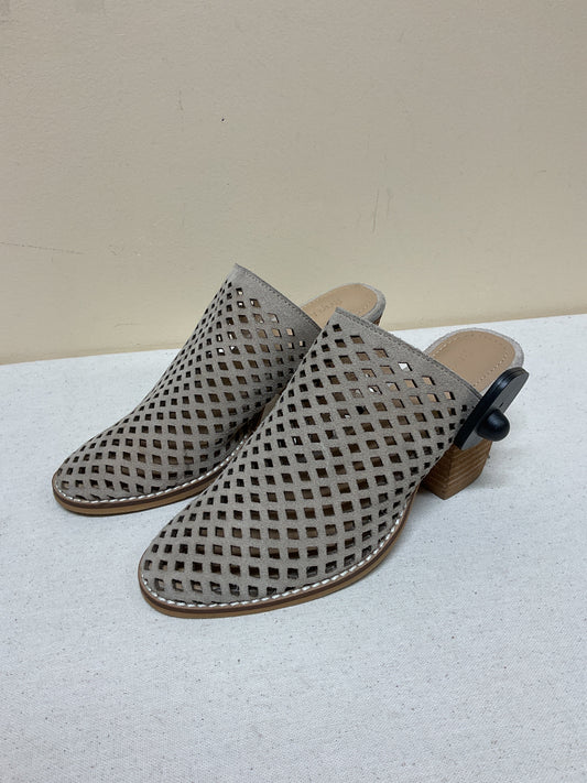 Shoes Heels Block By Cmc In Beige, Size:5