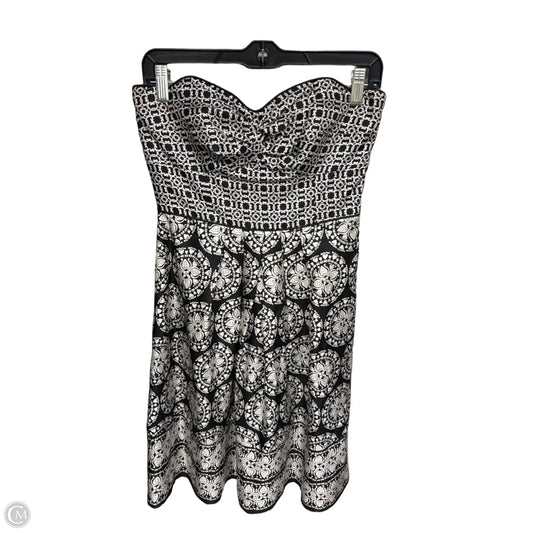 Dress Casual Short By White House Black Market In Black & White, Size: 4