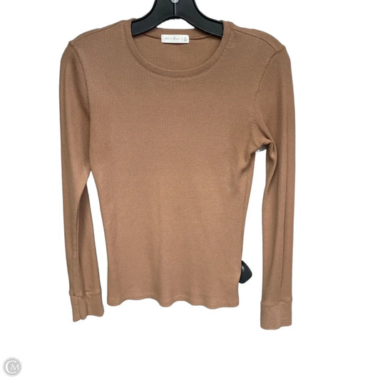 Top Long Sleeve Basic By Clothes Mentor In Tan, Size: M