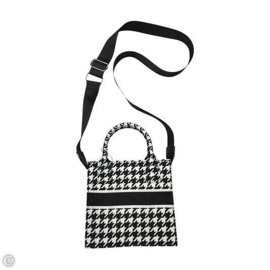 Crossbody By Clothes Mentor, Size: Small