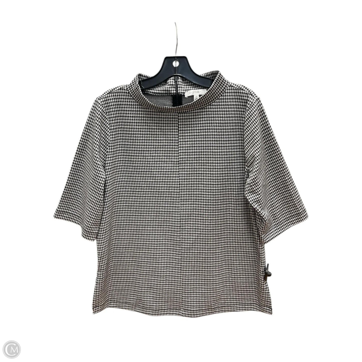 Top Short Sleeve By Clothes Mentor In Black & White, Size: L