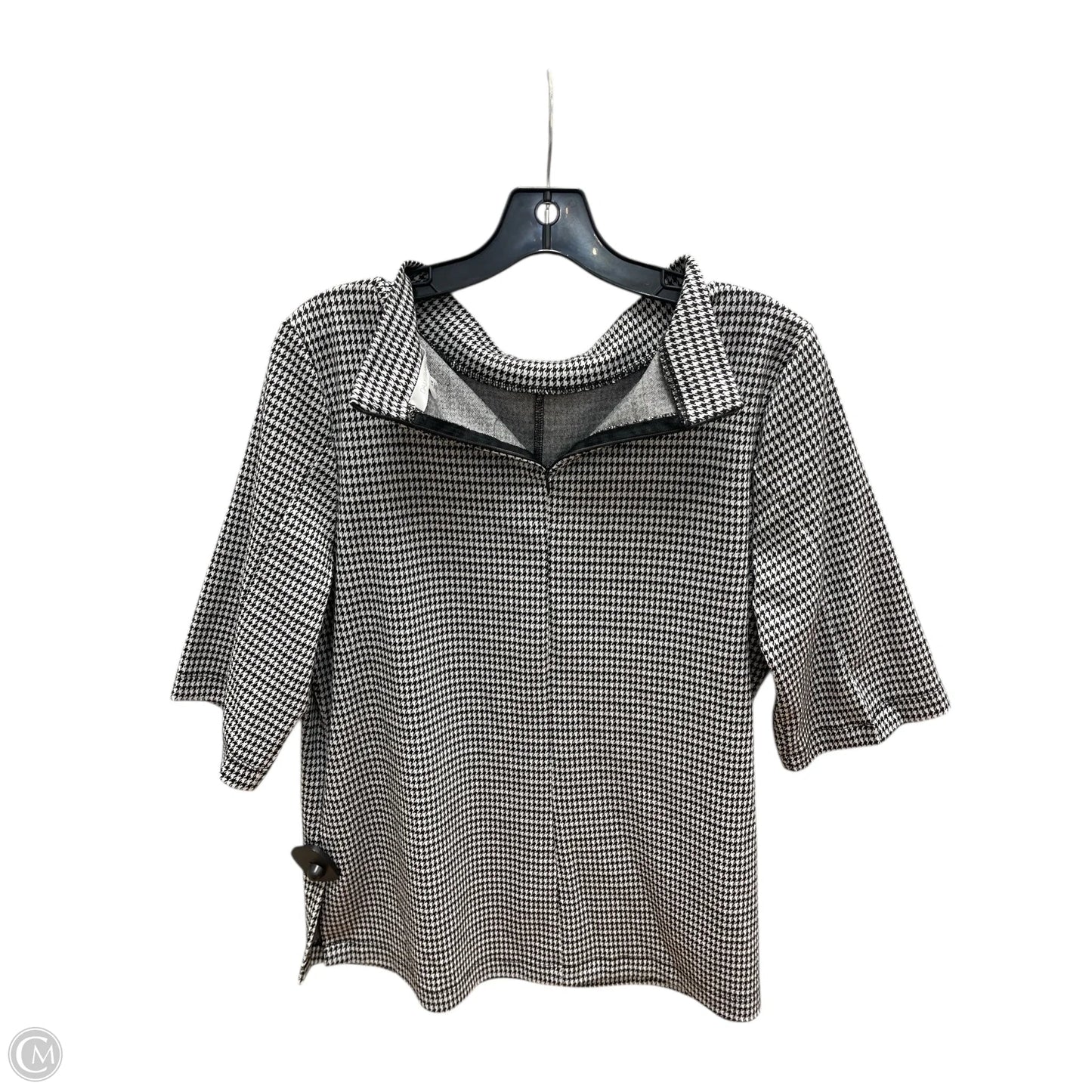 Top Short Sleeve By Clothes Mentor In Black & White, Size: L