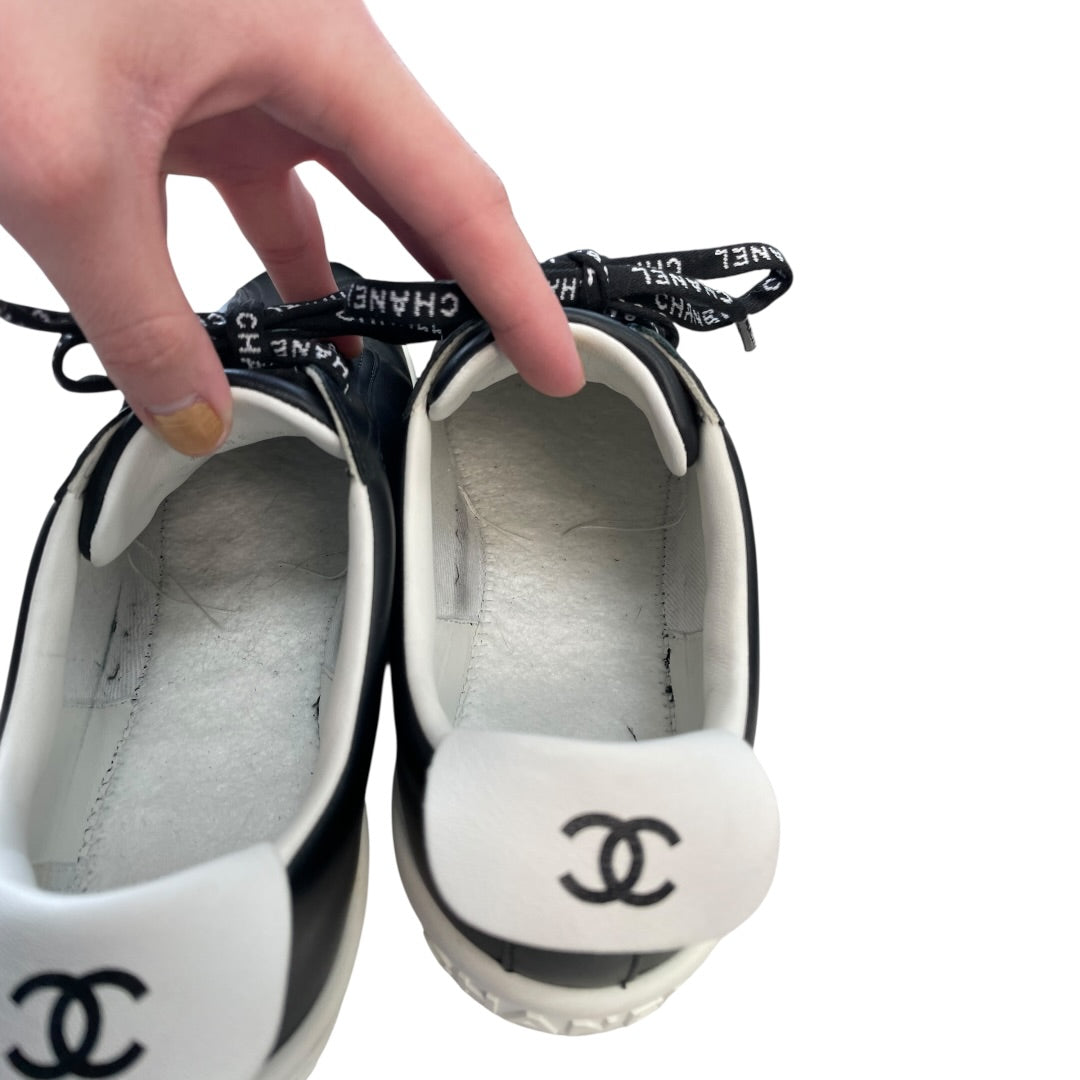 Shoes Luxury Designer By Chanel In Black & White w/ Box Size: 39.5