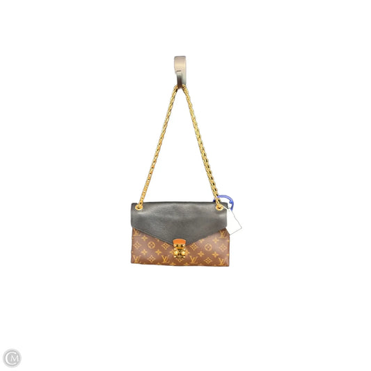 Handbag Luxury Designer By Louis Vuitton, Size: Medium