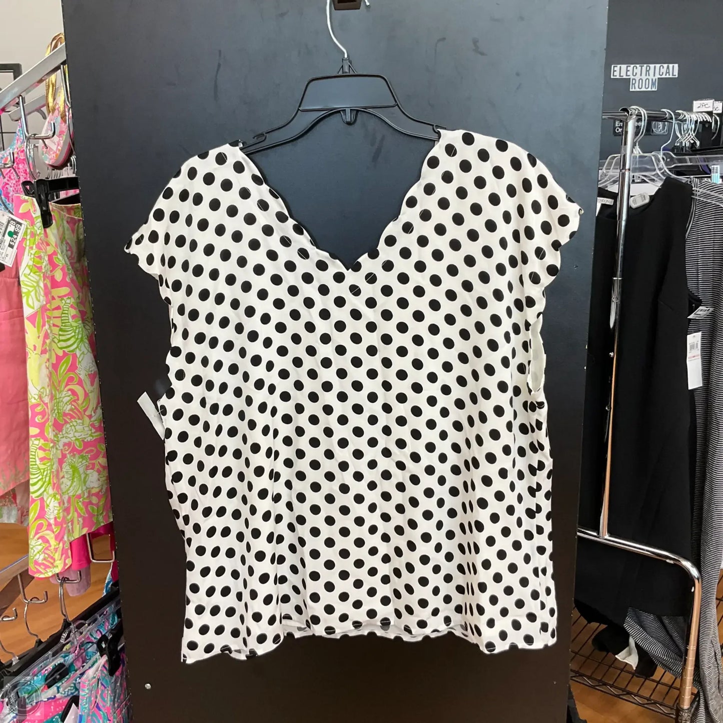 Top Short Sleeve By Express In Polkadot Pattern, Size: Xl