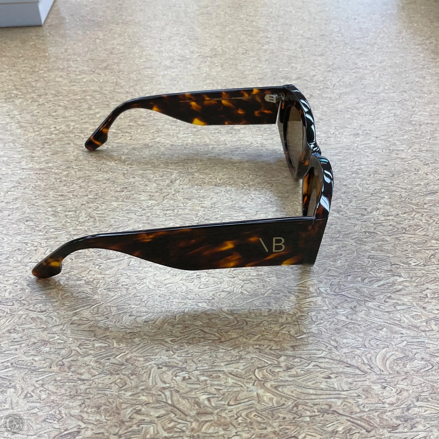 Sunglasses Luxury Designer By Clothes Mentor, Size: Medium