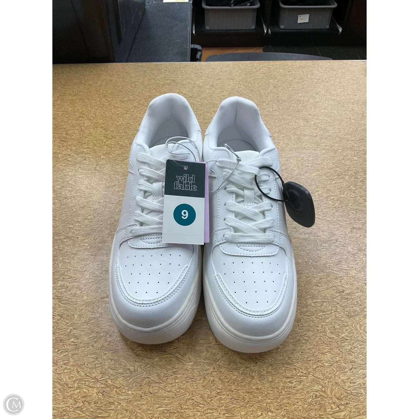 Shoes Sneakers By Wild Fable In White, Size: 9