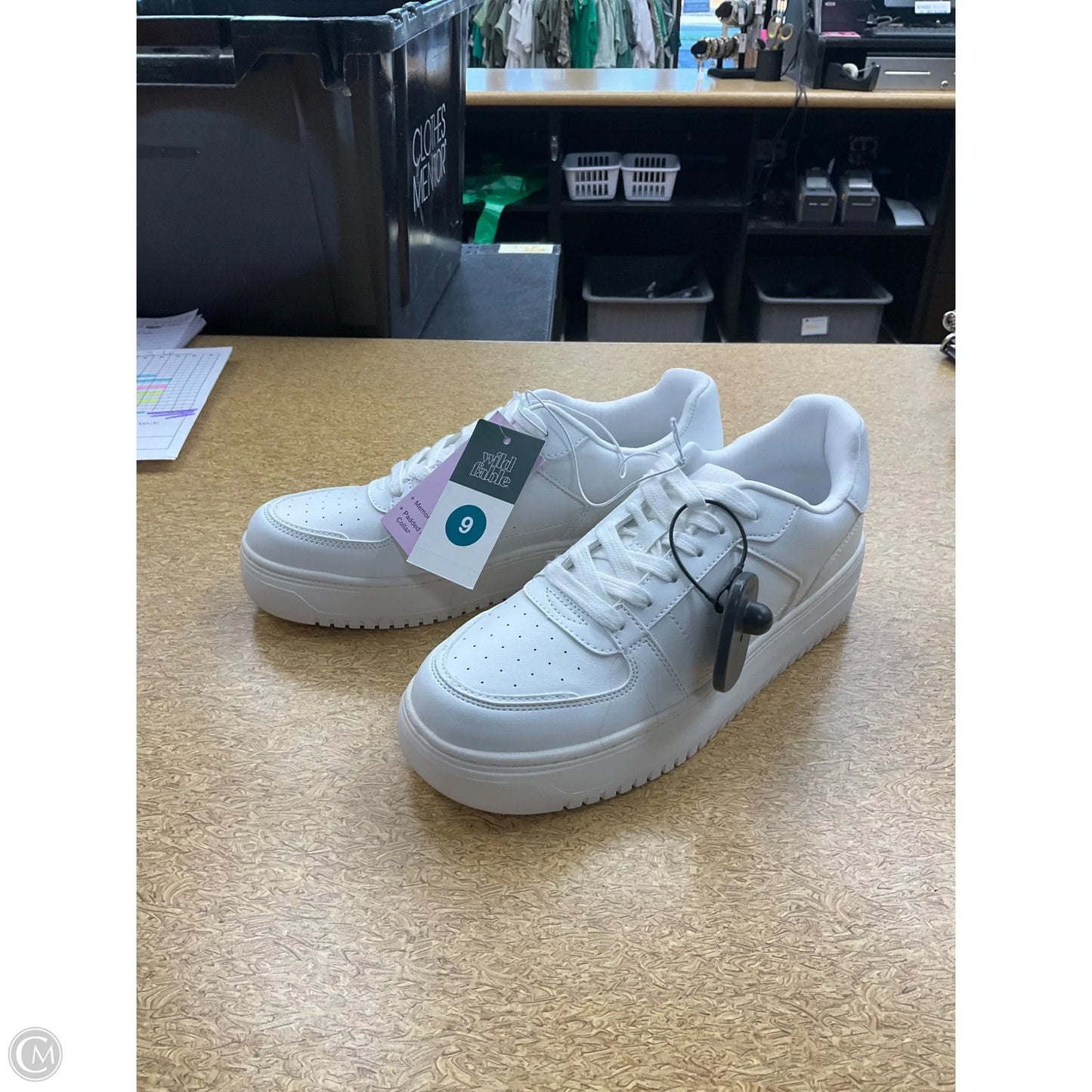 Shoes Sneakers By Wild Fable In White, Size: 9