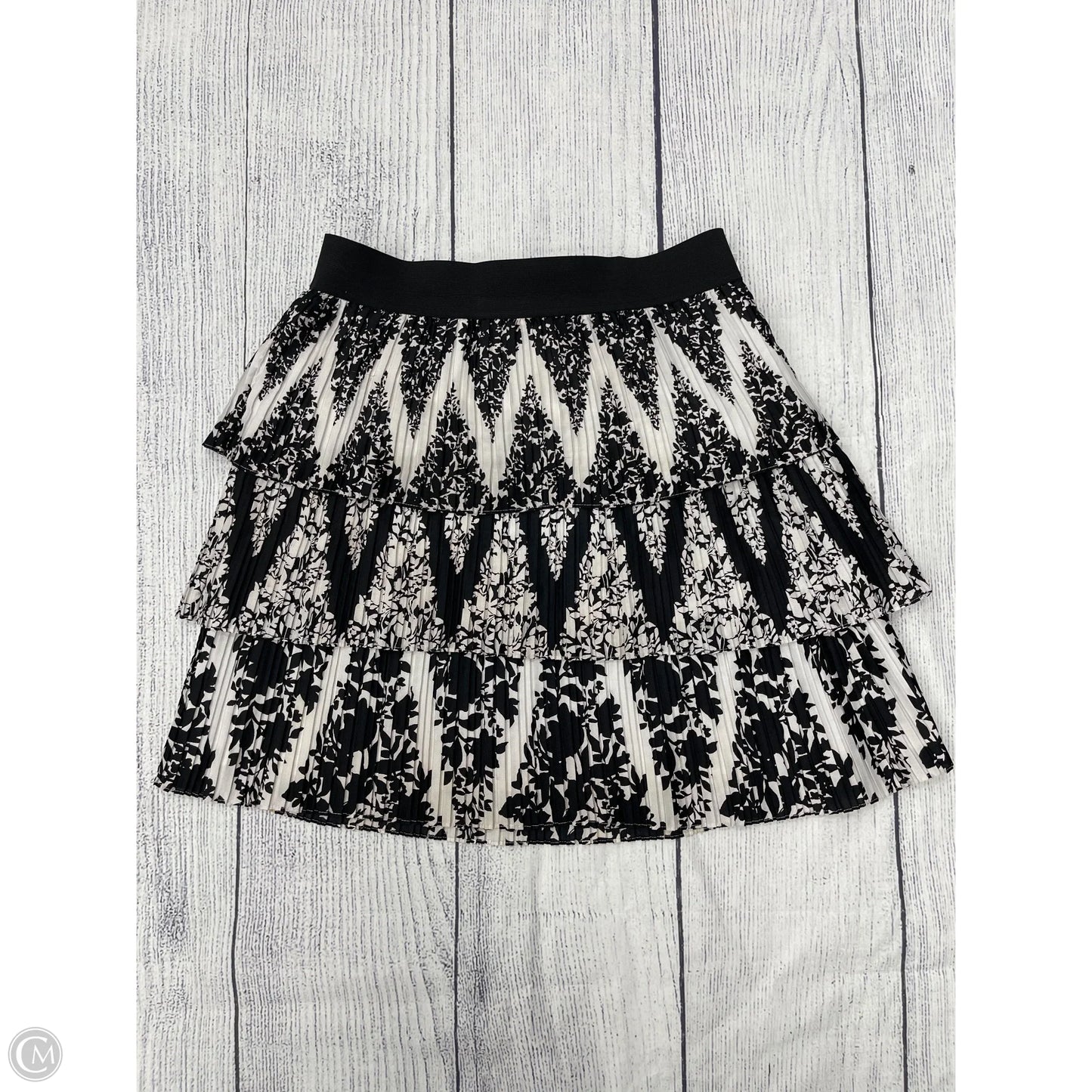 Skirt Mini & Short By White House Black Market In Black & White, Size: M