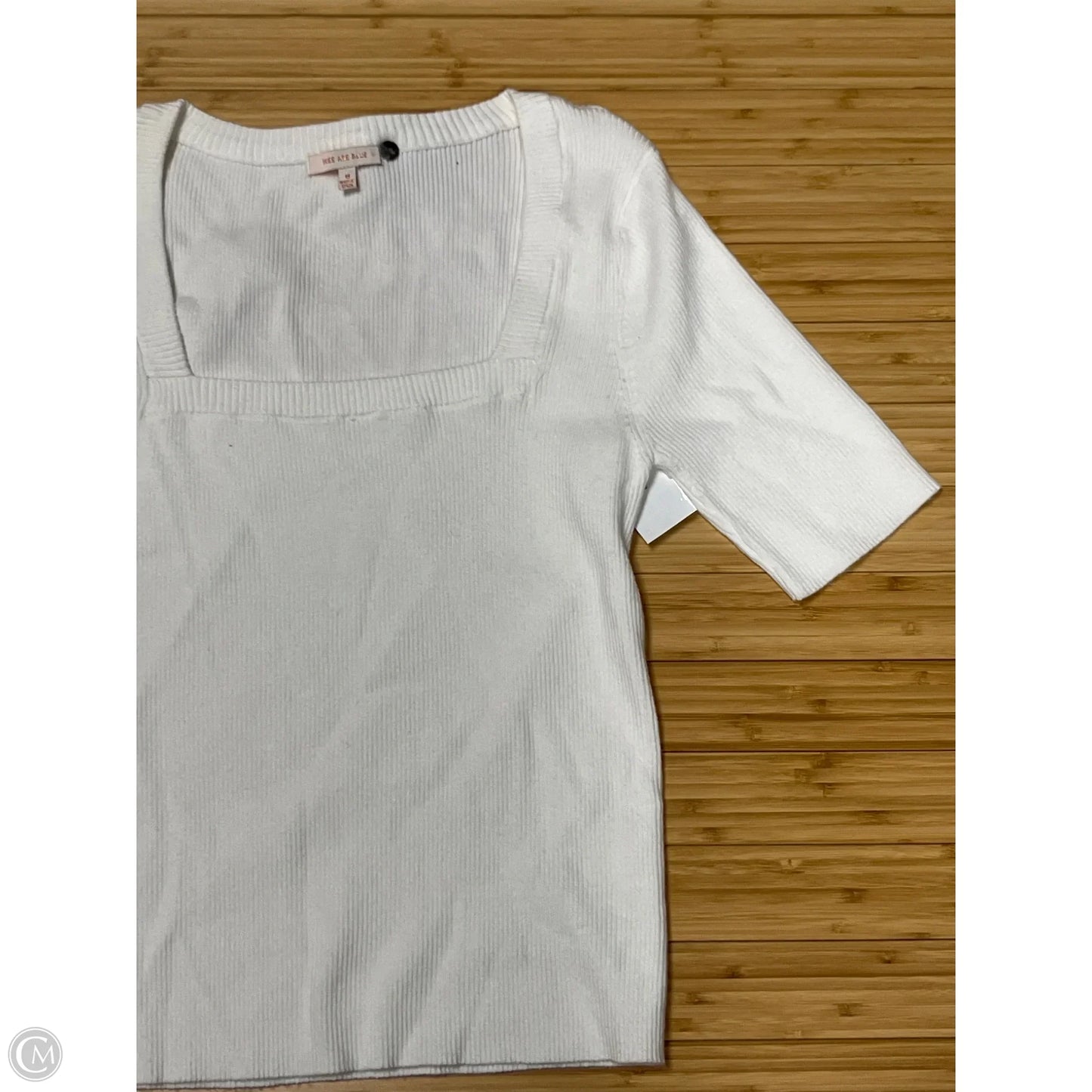 Top Short Sleeve By Skies Are Blue In White, Size: M