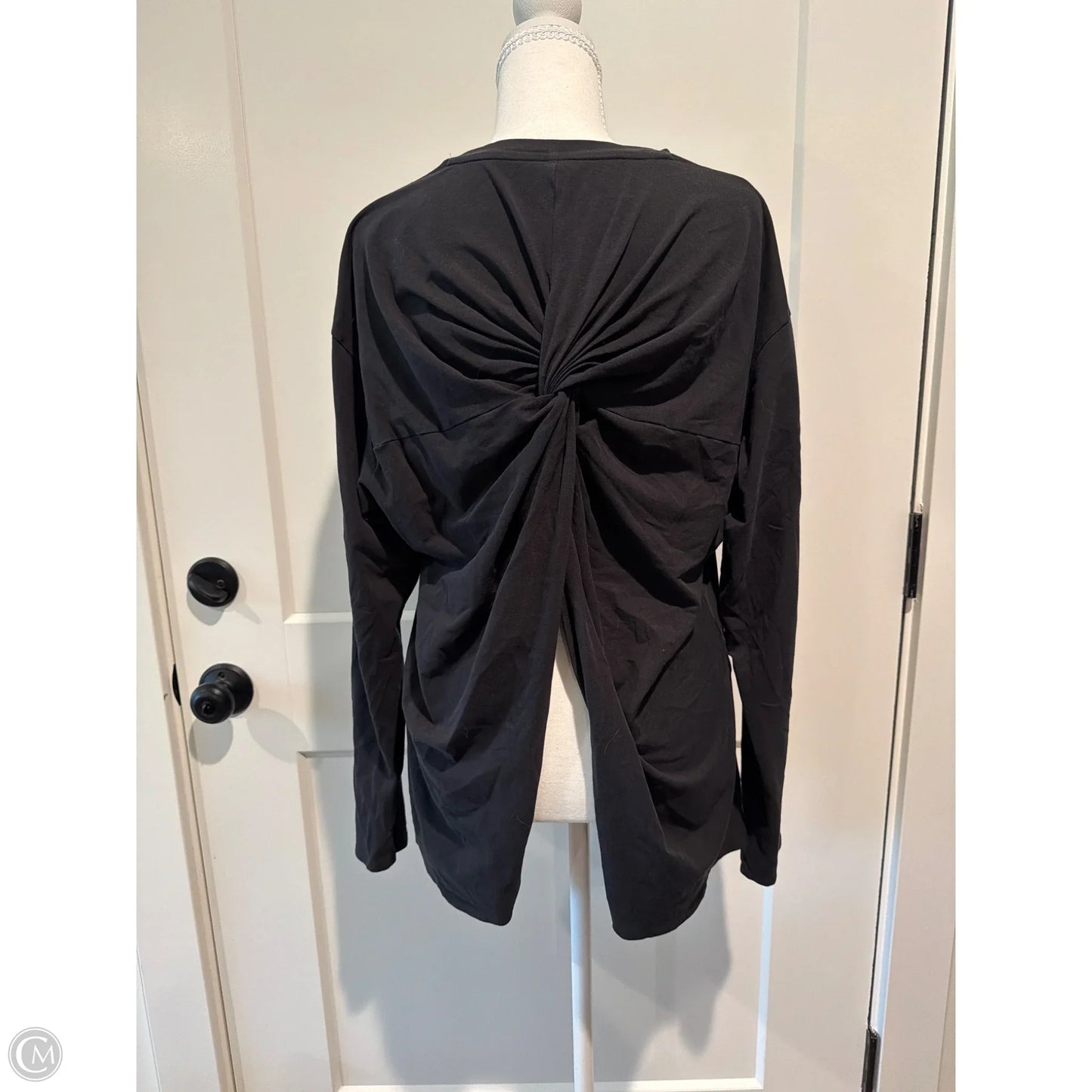 Athletic Top Long Sleeve Crewneck By Lululemon In Black, Size: L